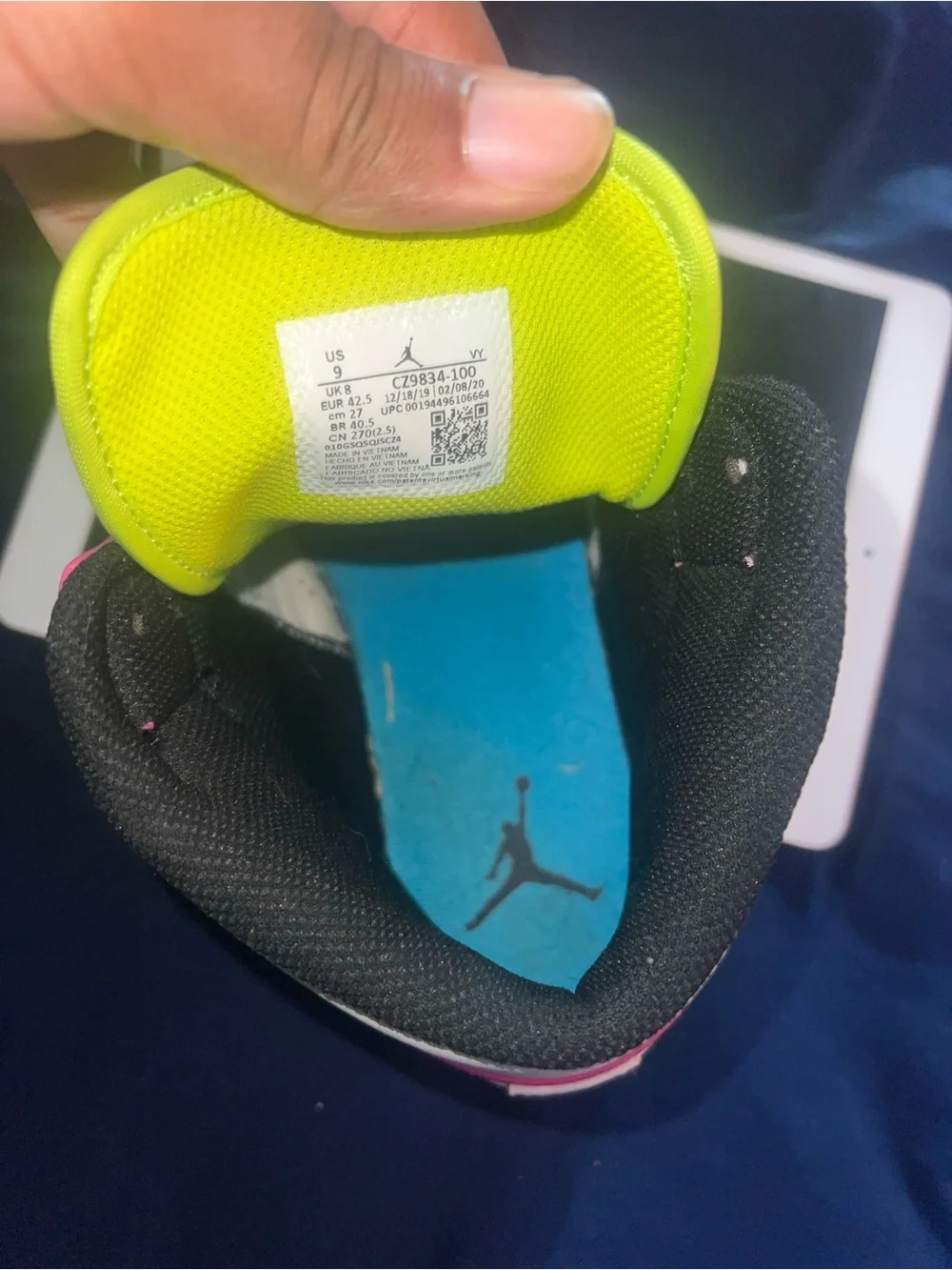 Nike air jordan 1 MID SE “cyber/active fuchsia”
